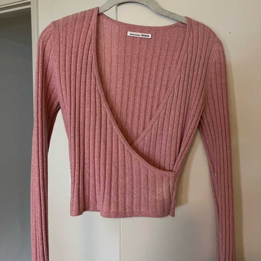 Cashmere V-Neck Sweater in pink - Reformation